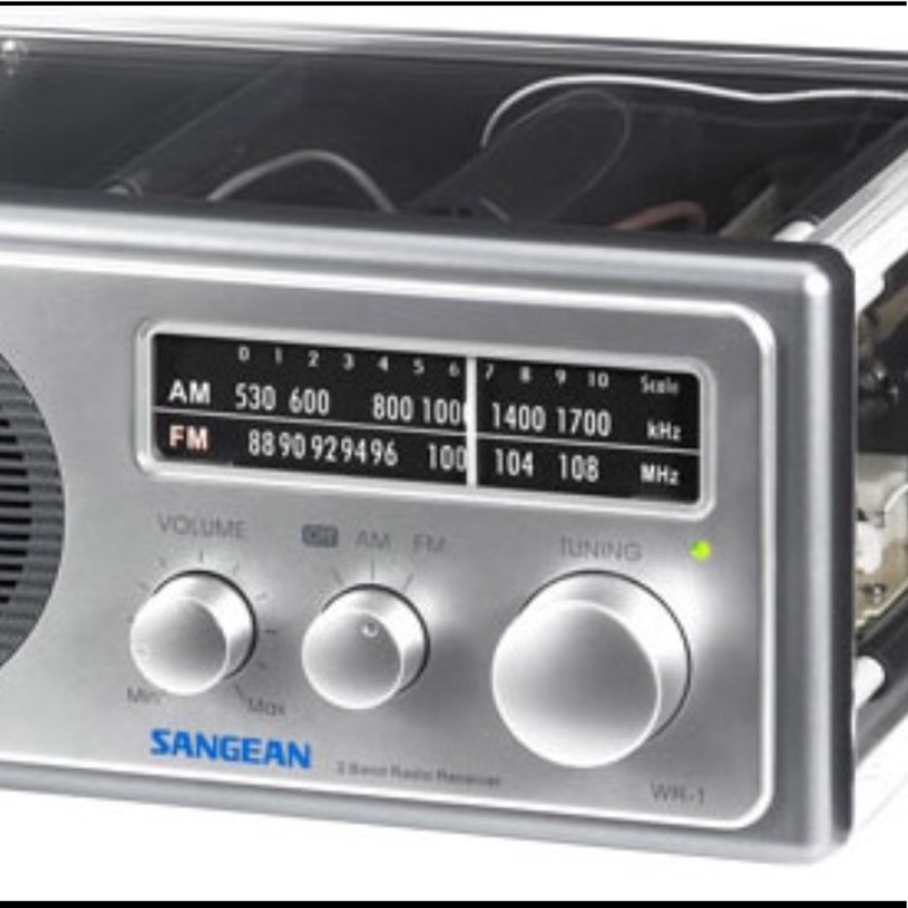 AMAZING AND RARE SANGEAN RADIO. CLEAR ACRYLIC. - Picture 8 of 8
